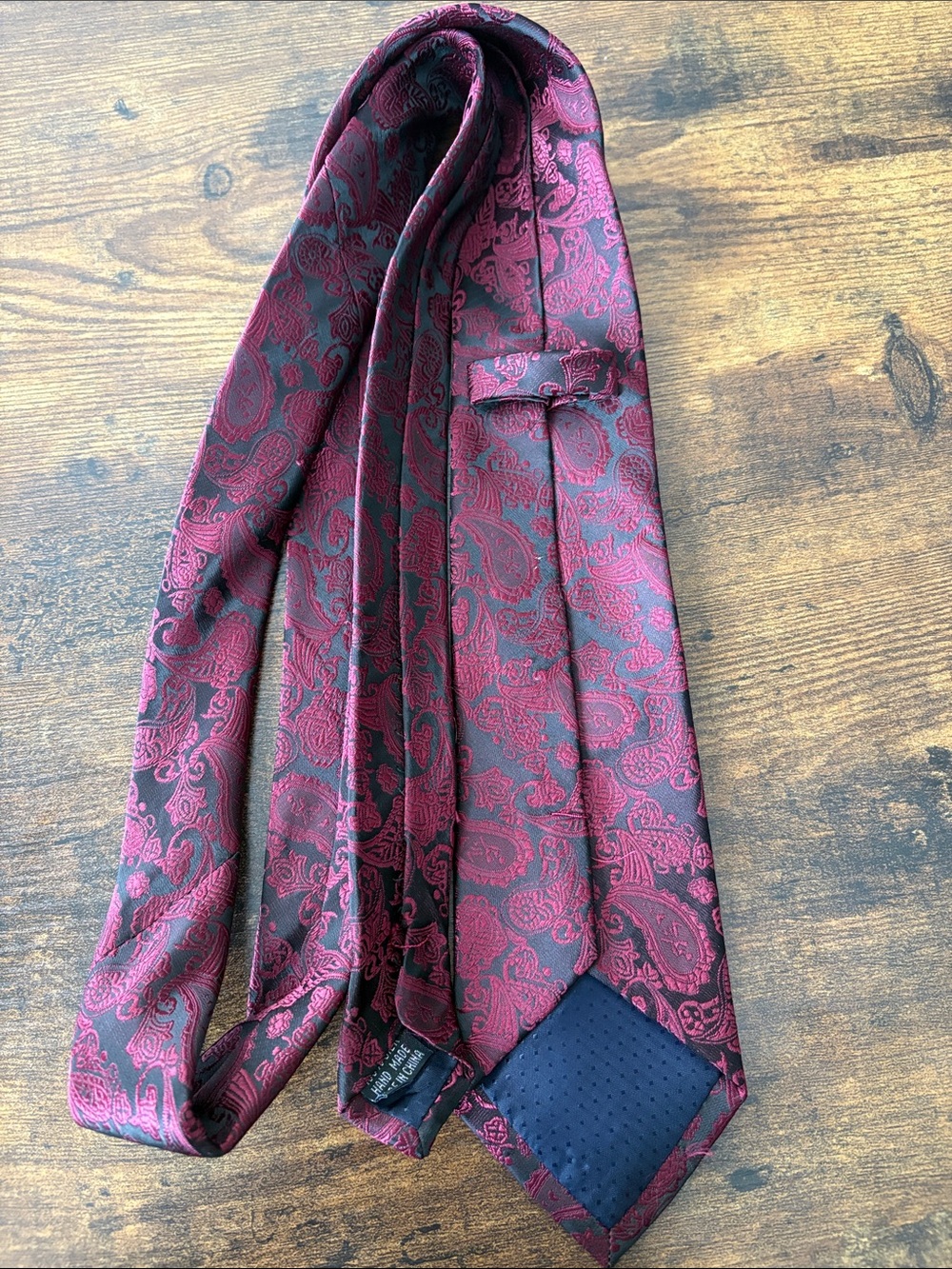 Men's Paisley Burgundy Tie - Classic Formal Accessory - Picture 2 of 2